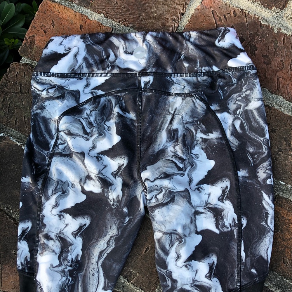 Avia brand XS Capri leggings - Picture 3 of 7